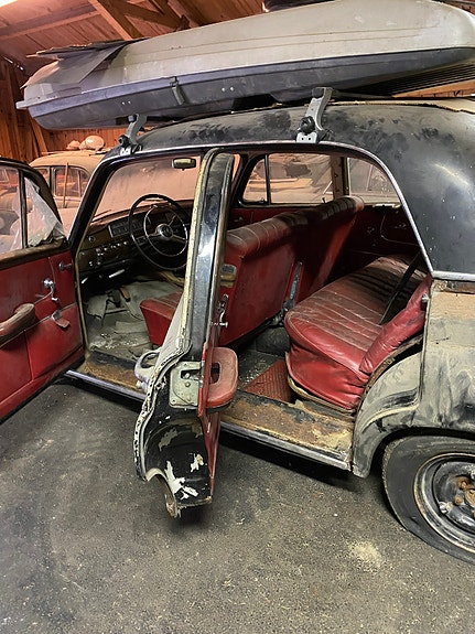 Mercedes-Benz 220 S 4 of 10