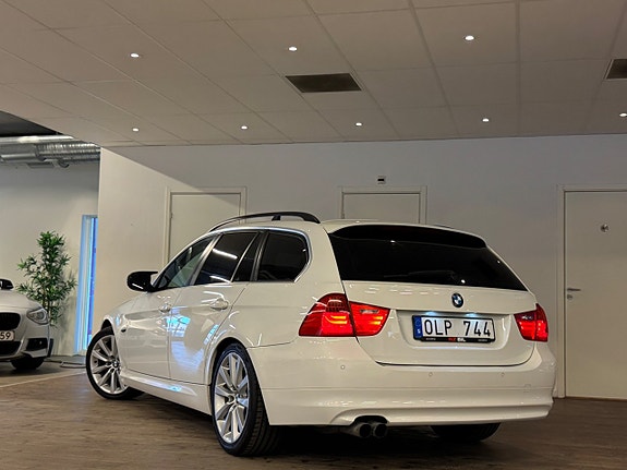 BMW 325i 16 of 26