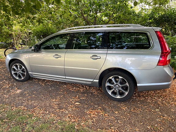 Volvo V70 2 of 15