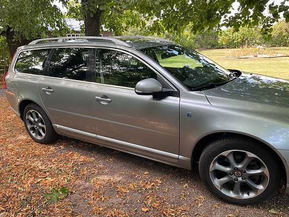 Volvo V70 3 of 15