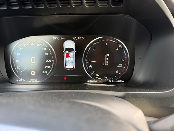 Volvo XC90 11 of 24
