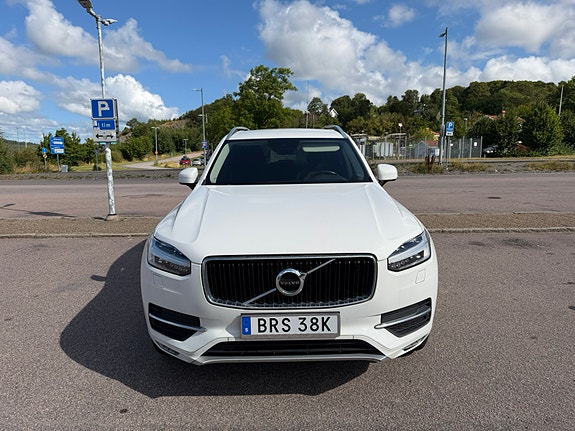Volvo XC90 2 of 24