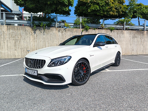 Mercedes-Benz C63 2 of 18
