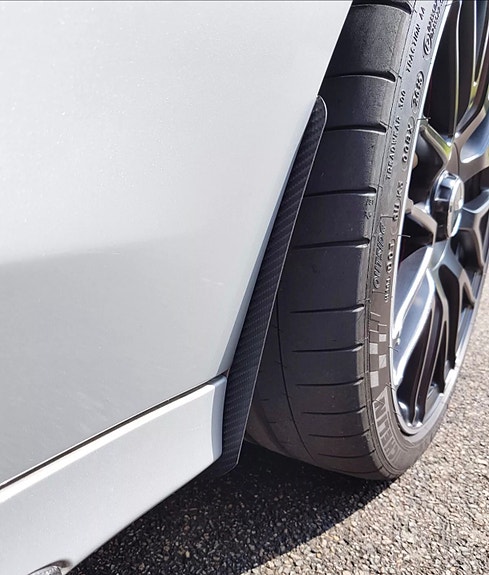 Mercedes-Benz C63 9 of 18