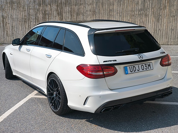 Mercedes-Benz C63 3 of 18