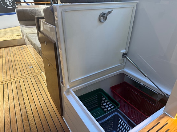 Marex 310 Sun Cruiser D6-380 – levererad 2026 – 95 h – mycket välutrustad 12 of 16
