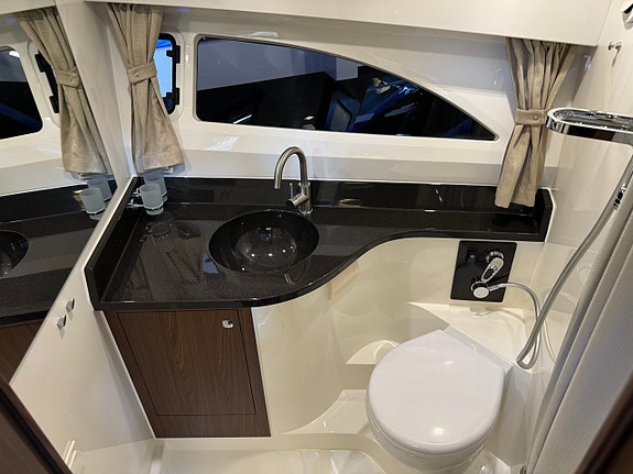 Marex 310 Sun Cruiser D6-380 – levererad 2026 – 95 h – mycket välutrustad 7 of 16