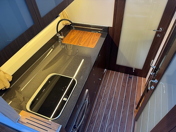 Marex 310 Sun Cruiser D6-380 – levererad 2026 – 95 h – mycket välutrustad 4 of 16