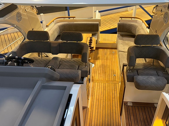 Marex 310 Sun Cruiser D6-380 – levererad 2026 – 95 h – mycket välutrustad 9 of 16