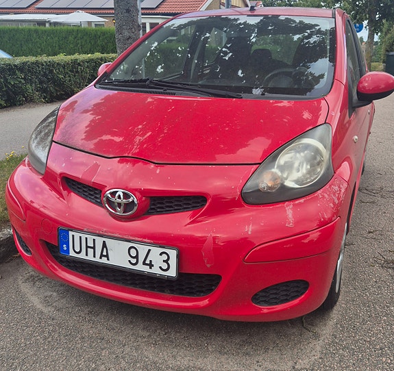 Toyota Aygo 2 of 7