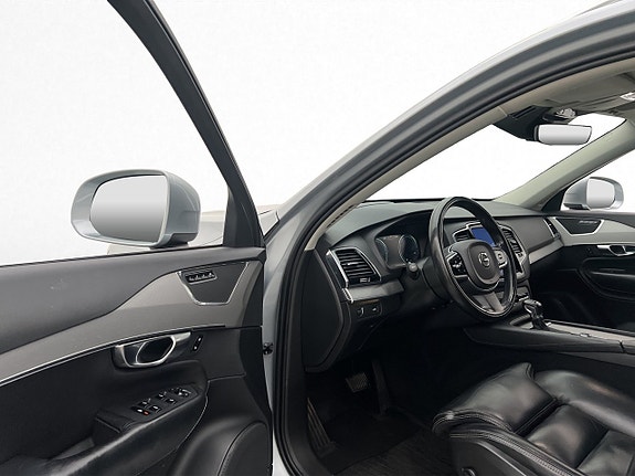 Volvo XC90 12 of 30