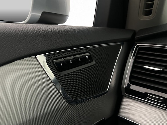 Volvo XC90 14 of 30