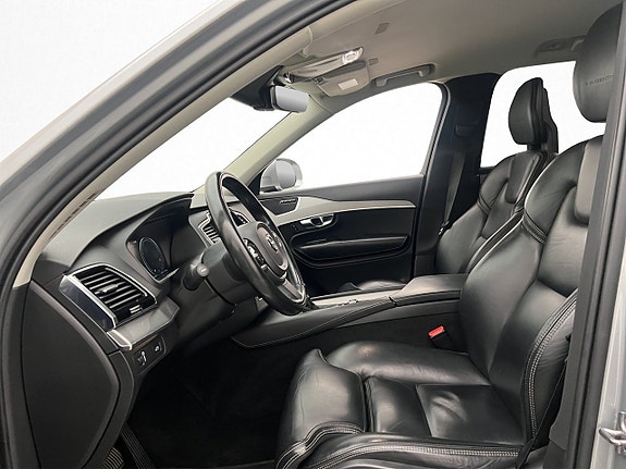 Volvo XC90 13 of 30