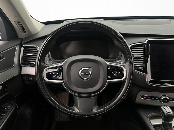 Volvo XC90 16 of 30