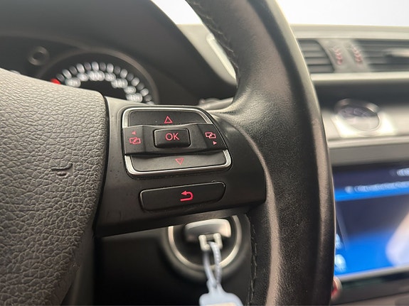 Volkswagen Passat 28 of 30