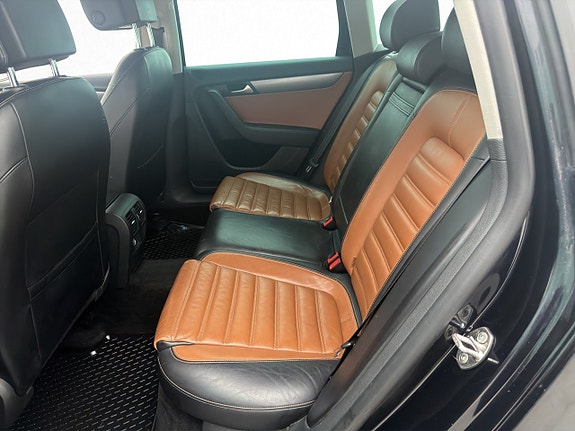 Volkswagen Passat 18 of 30