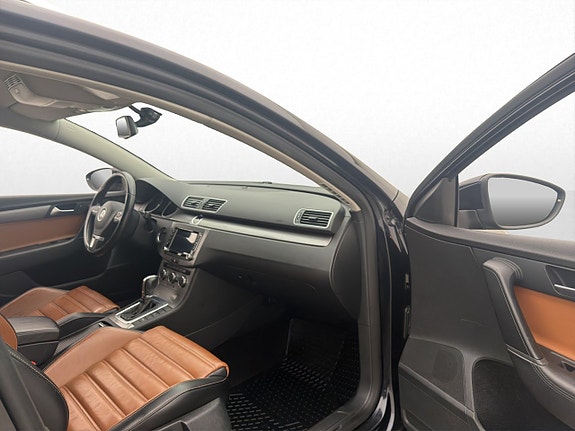Volkswagen Passat 15 of 30