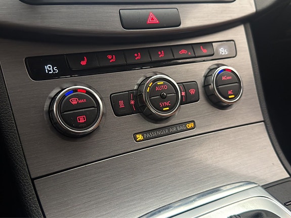 Volkswagen Passat 26 of 30