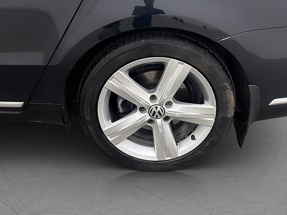 Volkswagen Passat 11 of 30