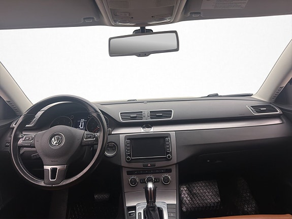 Volkswagen Passat 19 of 30