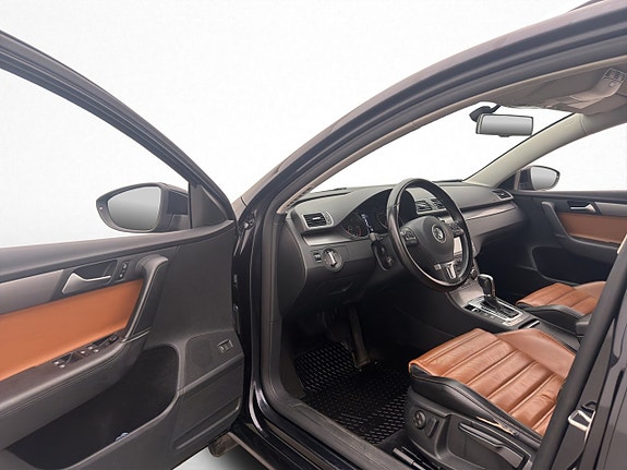 Volkswagen Passat 21 of 30