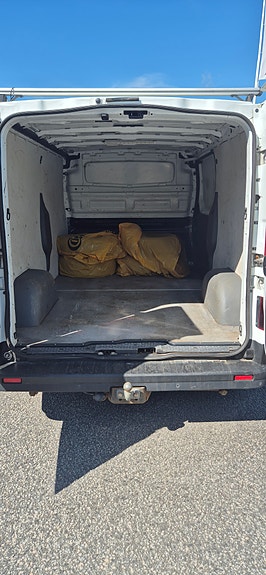 Nissan NV300 8 of 8