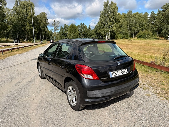 Peugeot 207 3 of 9