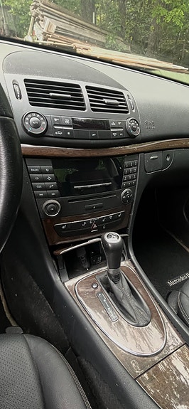 Mercedes-Benz E220 5 of 5