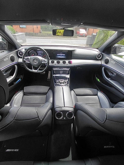 Mercedes-Benz E220 d 2 of 8