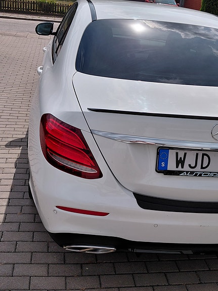 Mercedes-Benz E220 d 7 of 8