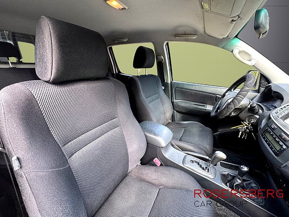 Toyota HiLux 8 of 12