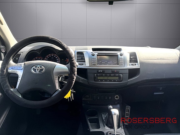 Toyota HiLux 10 of 12