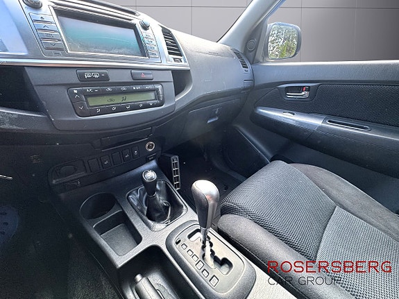 Toyota HiLux 12 of 12