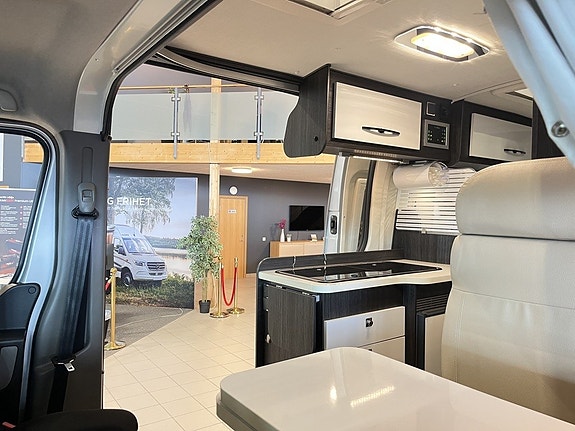 Benimar BENIVAN B106 (Solcell+TRUMA Diesel+3500kg+555cm) 13 of 26