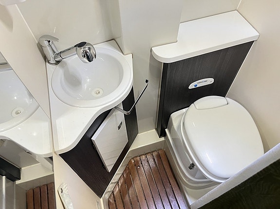 Benimar BENIVAN B106 (Solcell+TRUMA Diesel+3500kg+555cm) 21 of 26