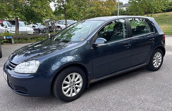Volkswagen Golf V 2 of 10