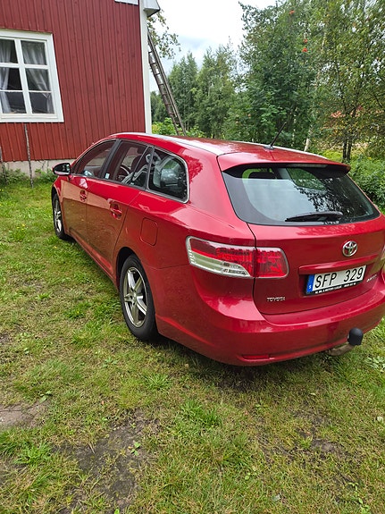 Toyota Avensis 4 of 5