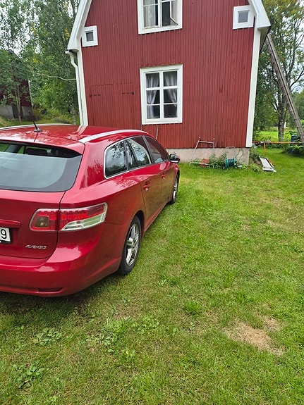 Toyota Avensis 3 of 5