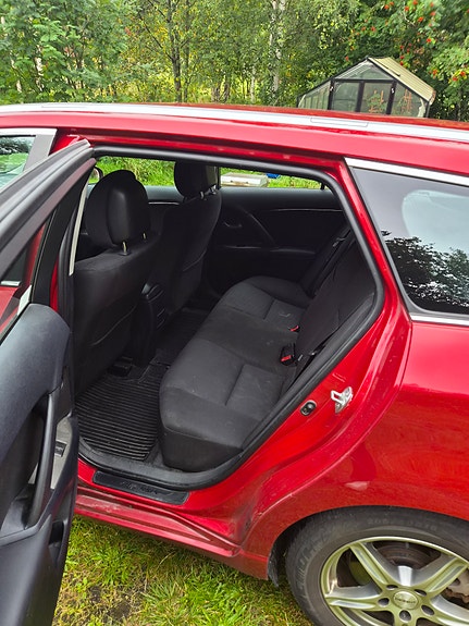 Toyota Avensis 5 of 5
