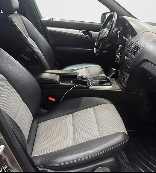 Mercedes-Benz C180 4 of 8