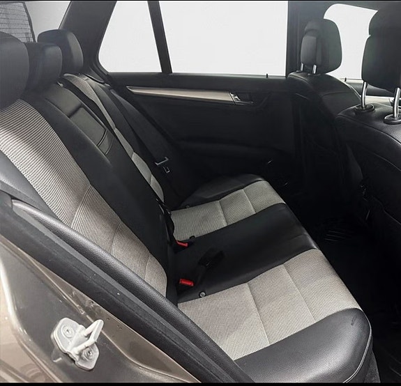 Mercedes-Benz C180 6 of 8