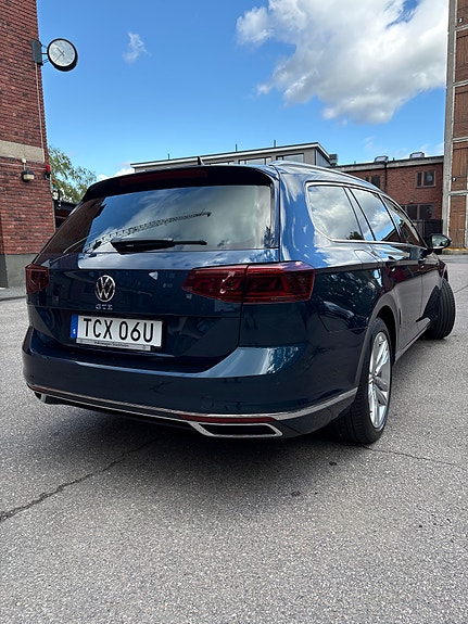 Volkswagen Passat 2 of 13
