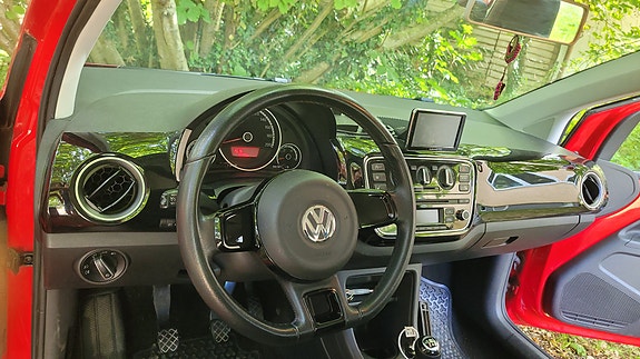 Volkswagen UP! 6 of 6
