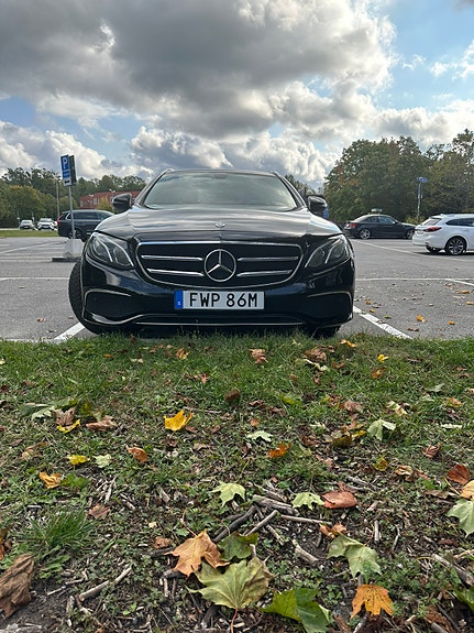 Mercedes-Benz E220 3 of 8