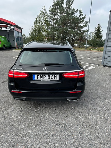 Mercedes-Benz E220 5 of 8