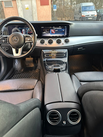 Mercedes-Benz E220 8 of 8