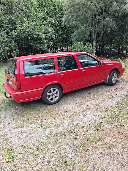 Volvo V70 2 of 3