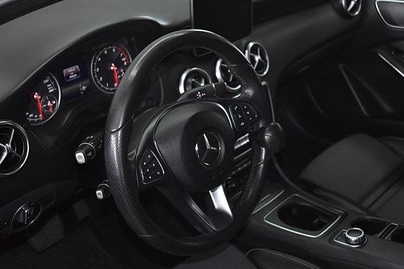 Mercedes-Benz A180 8 of 14