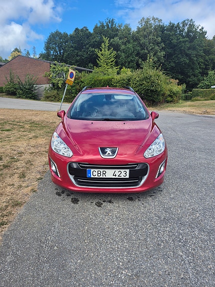 Peugeot 308 SW 4 of 10