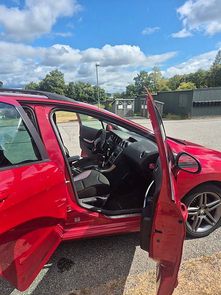 Peugeot 308 SW 9 of 10